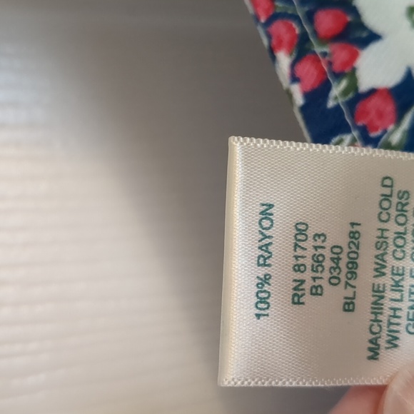 Blair Floral Split V Neck 2X - Picture 7 of 7